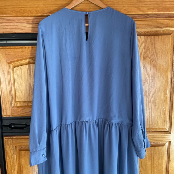 ASOS GLAMOROUS CURVE DRESS Women’s Size 22 Blue Smocked Long Sleeve Midi - Picture 4 of 12